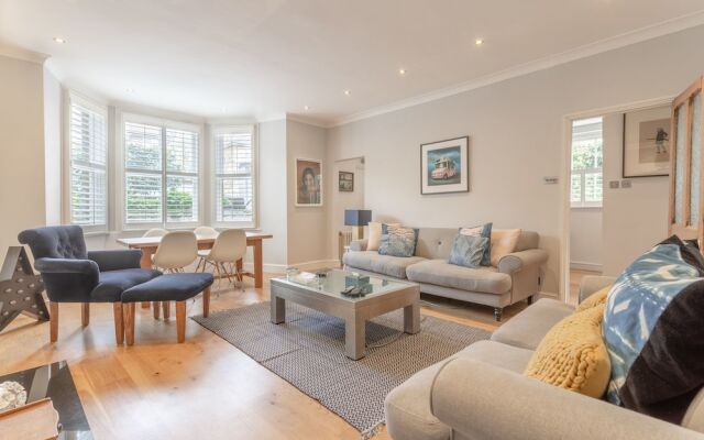 2 Bedroom Garden Flat In Brondesbury Park