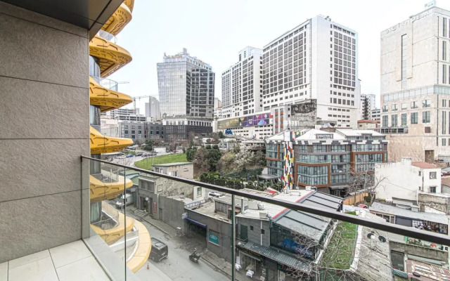 Bright and Centrally Located Flat in Sisli