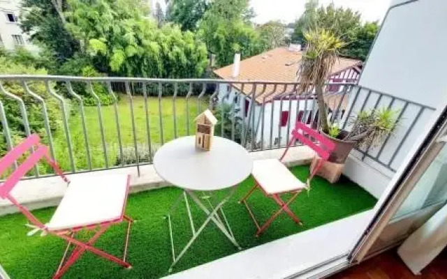 Cosy White, 2 Ch + balcon & parking