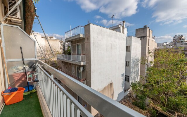 Renovated 3rd Floor Appartment
