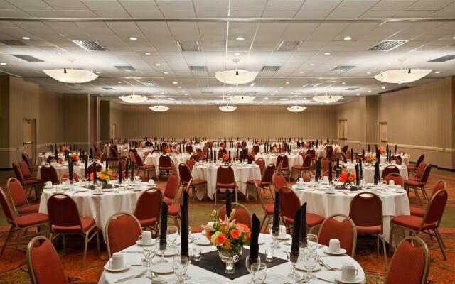 Holiday Inn Airport - Portland by IHG