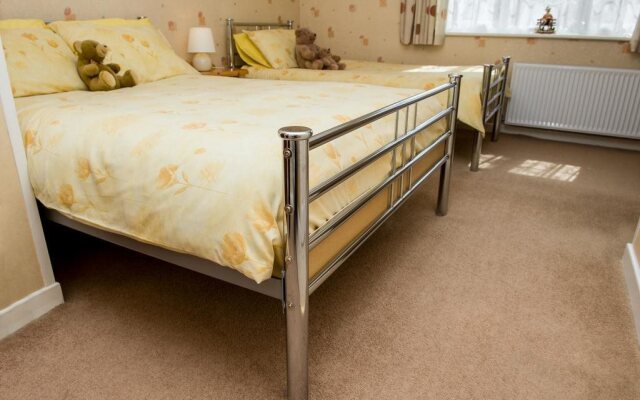 All Seasons Gatwick Guest House