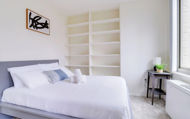 Comfortable Apt in Crystal City