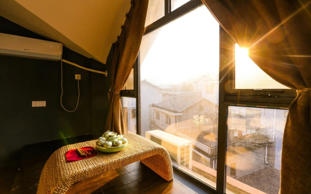 Comma Travel International Youth Hotel