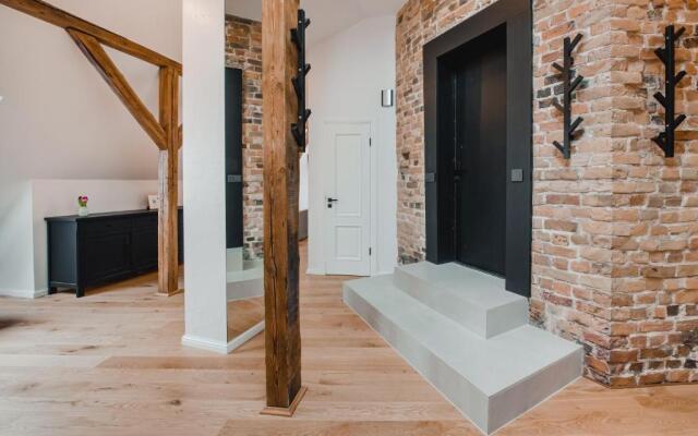 Big Design Apt - Sleeps 12 - Best Location