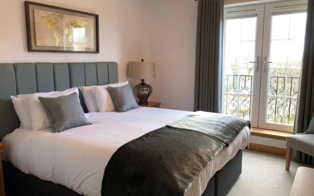 Royal Golf Apartments