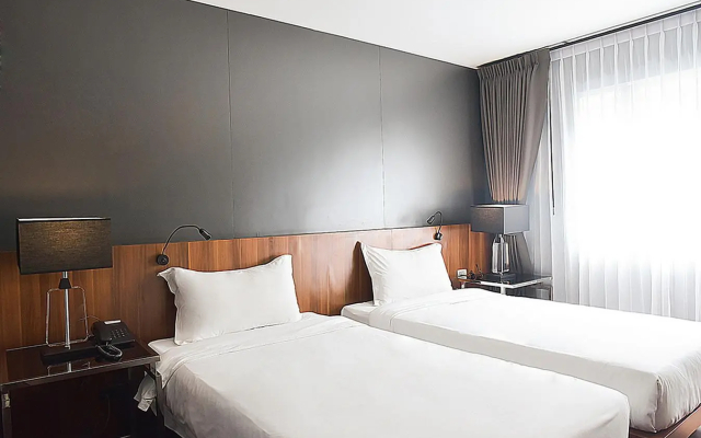 Hotel Vista Express (Formerly Four Seasons International House)