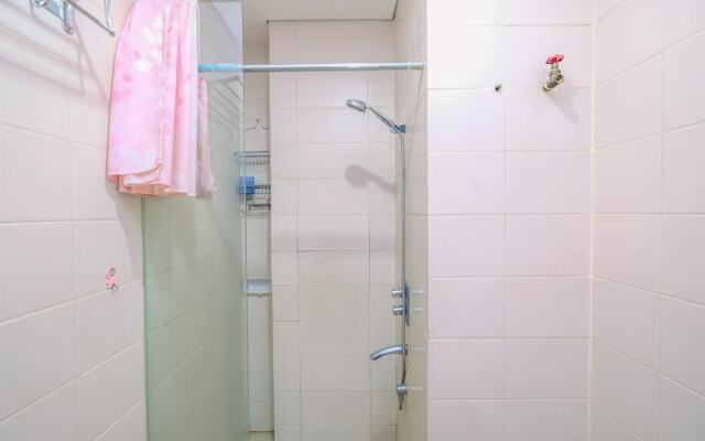 Nice And Comfort 2Br Apartment At Woodland Park Residence