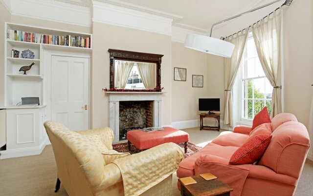 Flat B No 01 Clifton Terrace