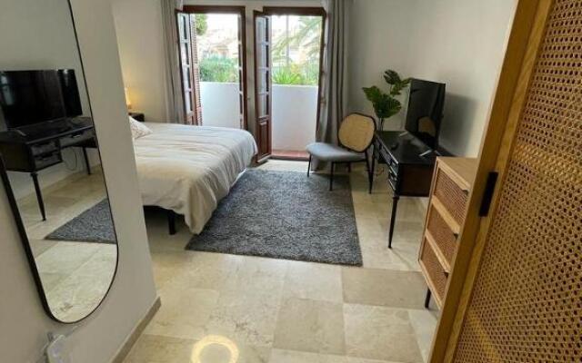 Exquisite NEW townhouse/Front Beach/2BEDR/2,5BATH