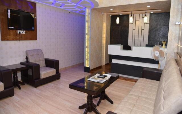 OYO 11414 Hotel Silver Suites