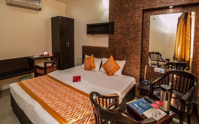 OYO 1919 Hotel Monarch Regency