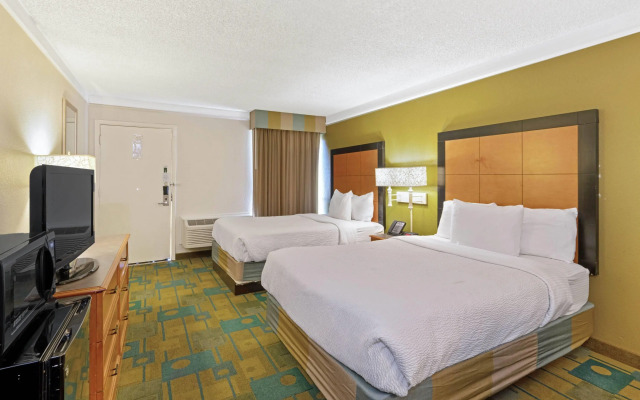 Travelodge by Wyndham Phoenix North