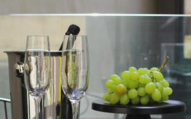 Nikiou Suites Luxury Residence