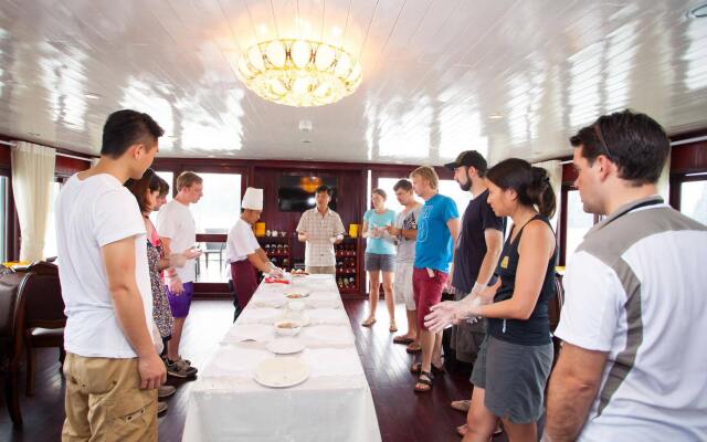 Phoenix Luxury Cruise Halong