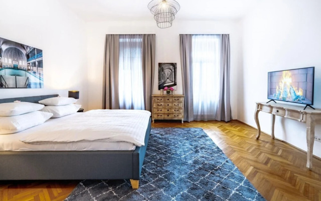 Apartment With Terrace King Bed in Krems Stadt