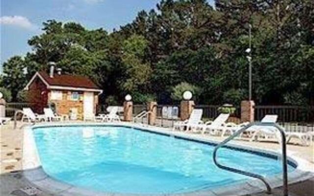 HomeTowne Studios By Red Roof Egg Harbor–Atlantic City Airport