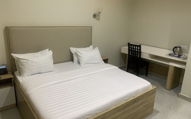 Greywood Hotel and Apartments
