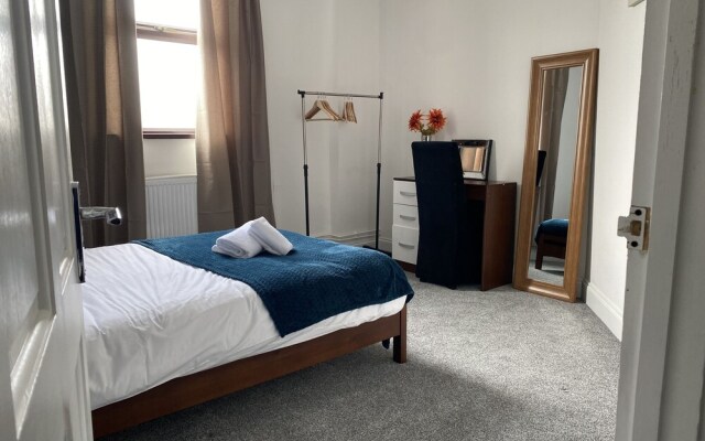 Modern 2 Bedroom Flat in Robert st, Swansea