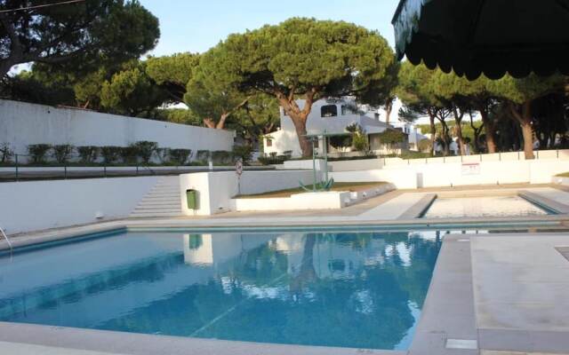 Apartment with 2 Bedrooms in Albufeira, with Shared Pool, Furnished Garden And Wifi - 800 M From the Beach