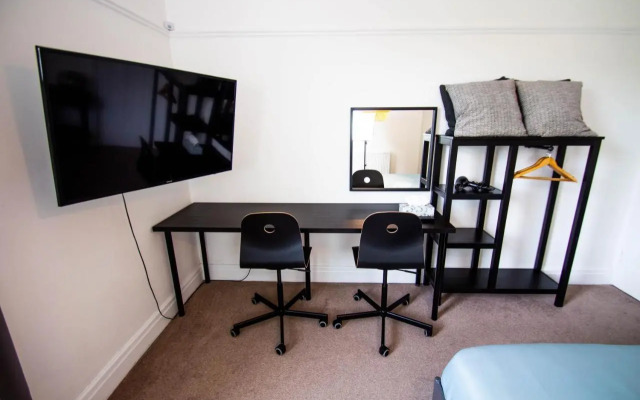 Peaceful House in the Centre of City