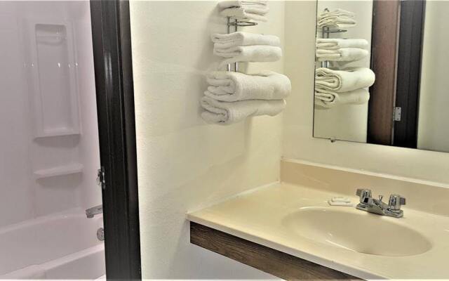AmeriVu Inn & Suites - Avon