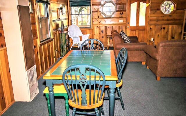 Kelley's Kabin 290 by RedAwning