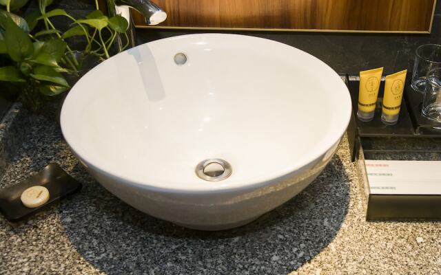 QJIA West Street Hotel