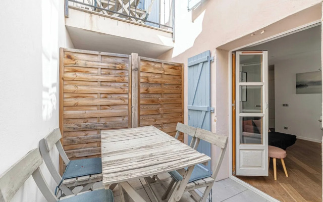 Magnificent Renovated 2 Bedroom Apartment, Terrace