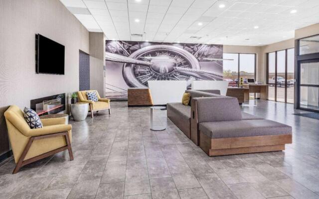 Clarion Hotel & Suites