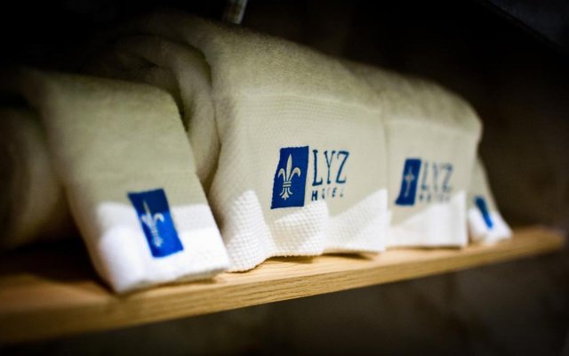 LYZ Business Hotel