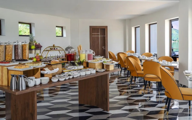 Zana Lake Resort Udaipur