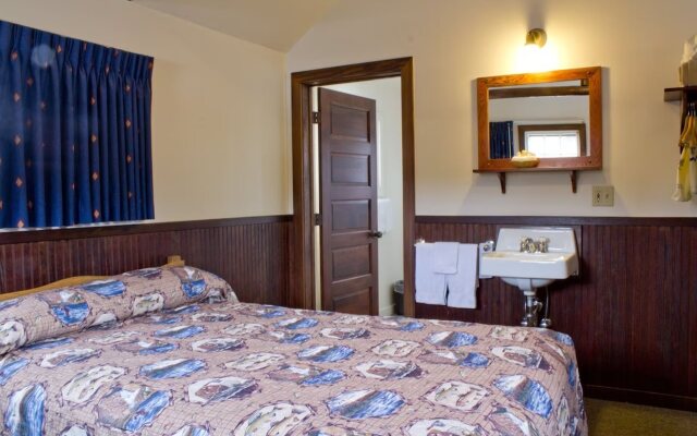Lake Lodge Cabins - Inside the Park