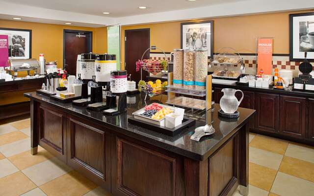 Hampton Inn & Suites Dallas/Lewisville-Vista Ridge Mall, TX
