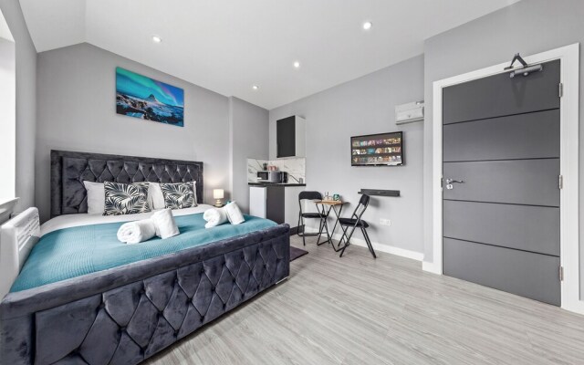 Cozy Serviced Room in Feltham Heathrow London Tw13