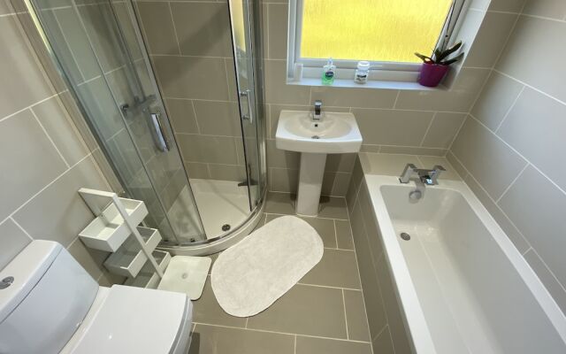 Ty Gwyn - 4 Bedroom Holiday Home