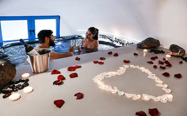 Suite Indoor Jacuzzi and Outdoor Jacuzzi