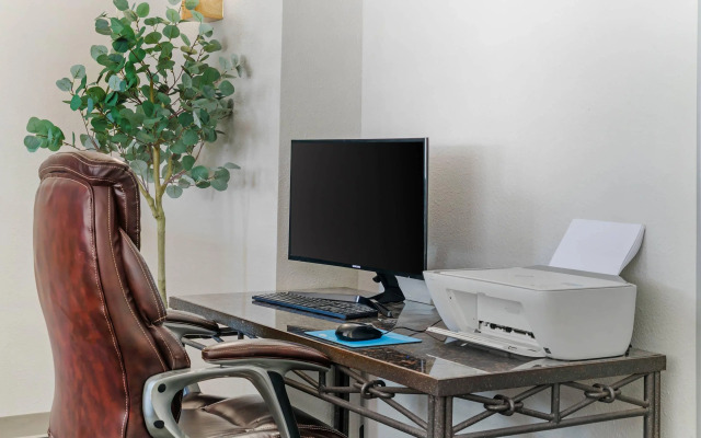 Comfort Suites Auburn Hills-Detroit