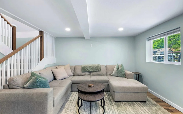 The Lake Shack Waterfront Life