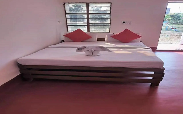 STAYMAKER Gharana Resort