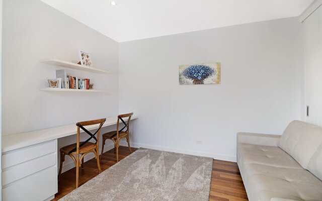 Sea Splash 75 Lorikeet Drive