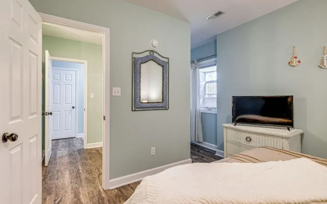 'better Lake Than Never' Huddleston Condo