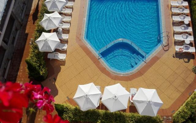 Summer Breeze Apartments