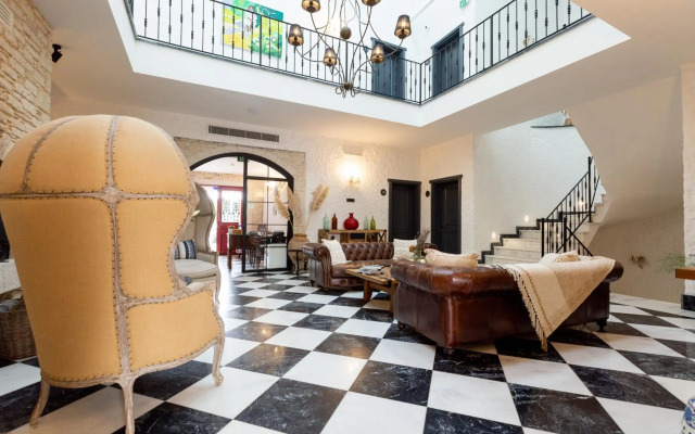 Alachi Hotel