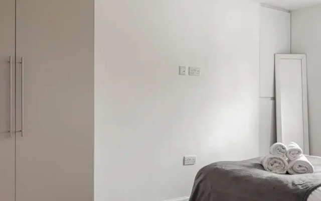 Picktheplace Kensington Lux Apartments III