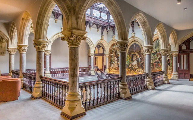 The Lucy Suite Stone Cross Mansion