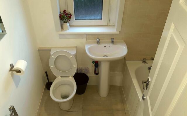 Dragon - Wellhall House 2 Bedroom Home