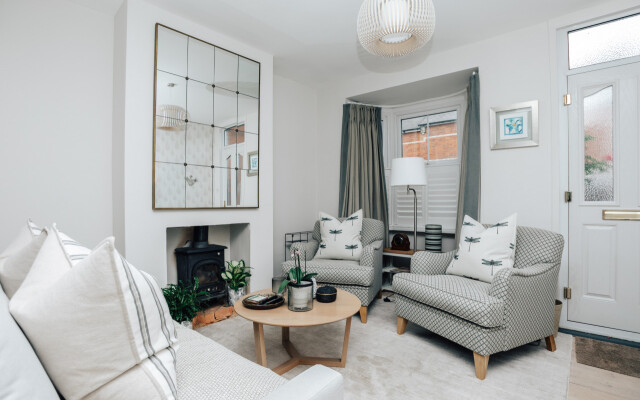 The Dragonfly - Central 2 bedroom house
