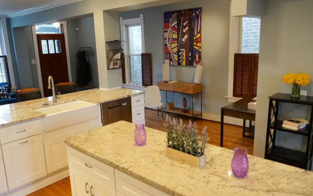 3-Level Bucktown Home - Amazing Outdoors & Parking