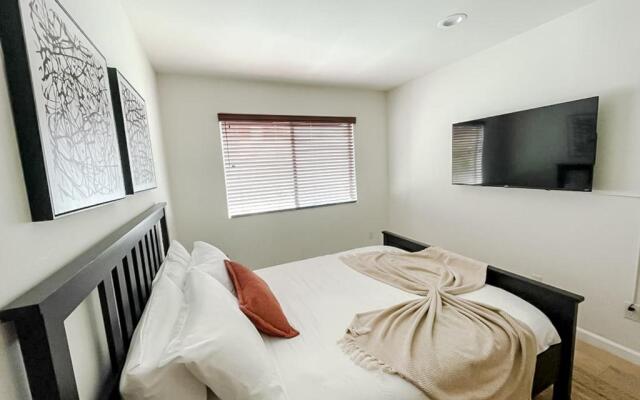 Supreme 2BD/3BA Condo - Los Angeles